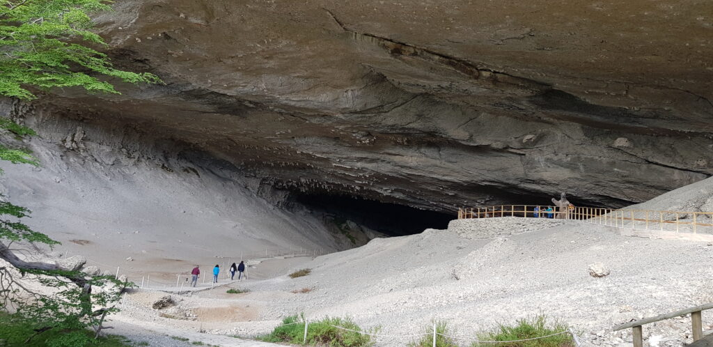Cueva del milodon, Rent a car, Alquiler, Autos, Puerto Natales.